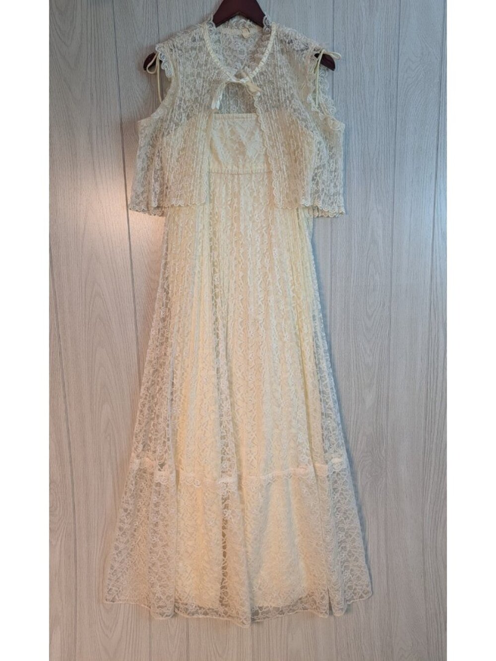 Vintage Womens Ivory Floral Lace Shaw Sleeveless Victorian Dress Long Maxi FLAW